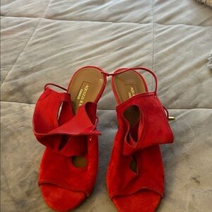 Aquazzura red suede classics size 38.
Great with jean’s or dresses.